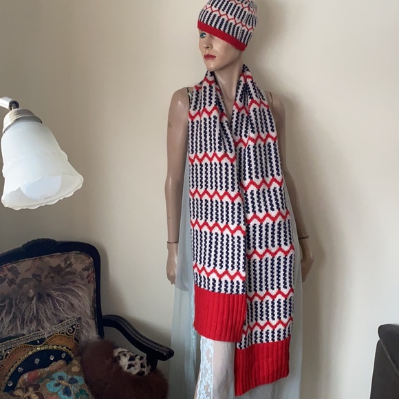 J. Crew knit Tuque & Scarf Set -Unisex - Picture 9 of 13